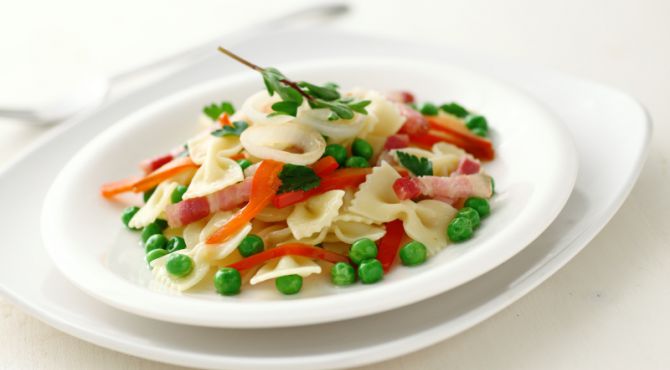 Bow-tie pasta with bell peppers, pork cheek and peas