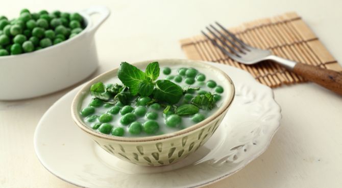 Peas in white wine and mint