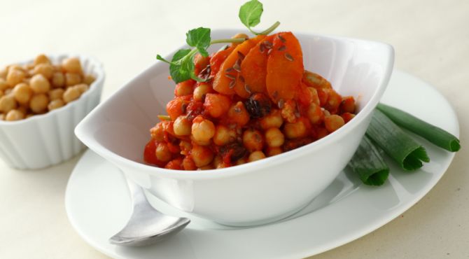 Stewed chickpeas with cumin and saffron