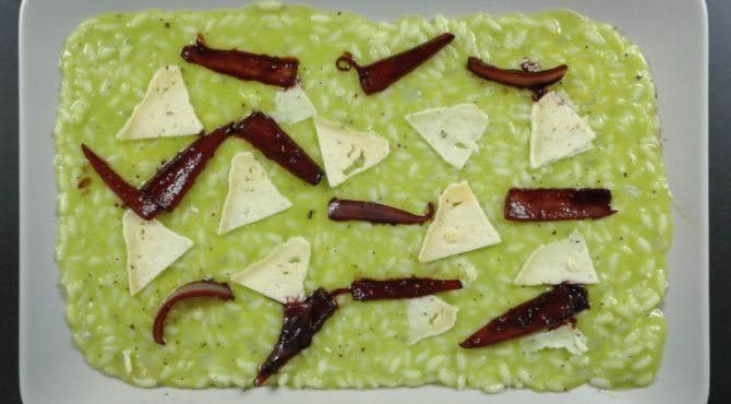 Risotto in a pea sauce with candied onion petals and Fossa cheese