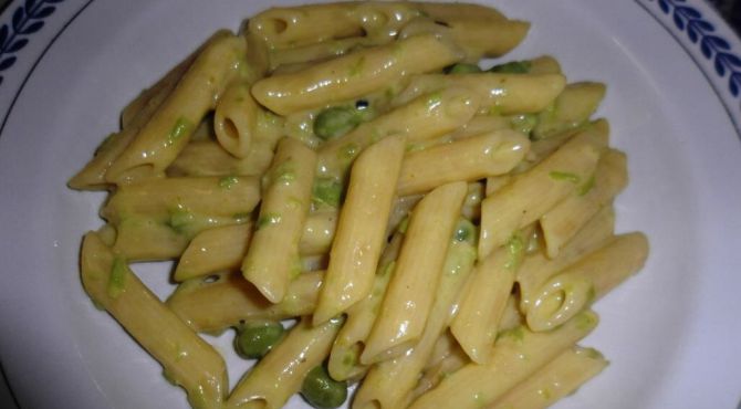 Quill Pasta with Peas and Stracchino Cheese