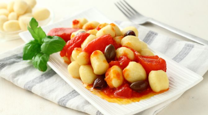Chickpea gnocchi with peeled tomatoes and Taggiasca olives