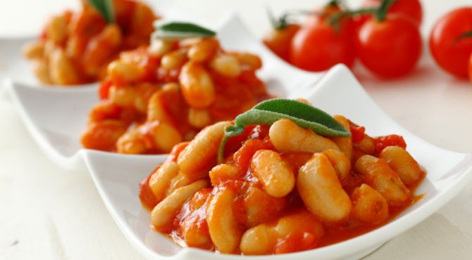 Tuscan-style Cannellini beans in tomato sauce