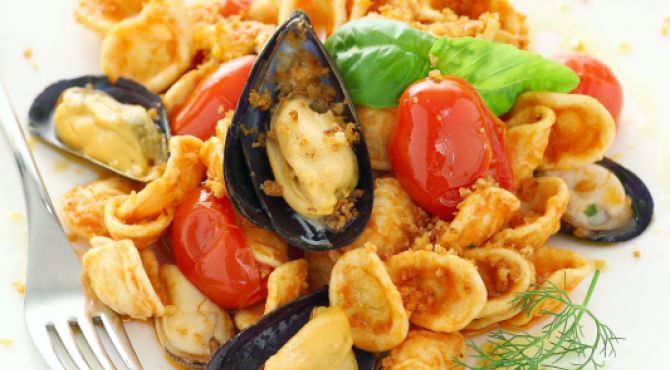 Recchitelle frangipani pasta with mussels and cherry tomatoes