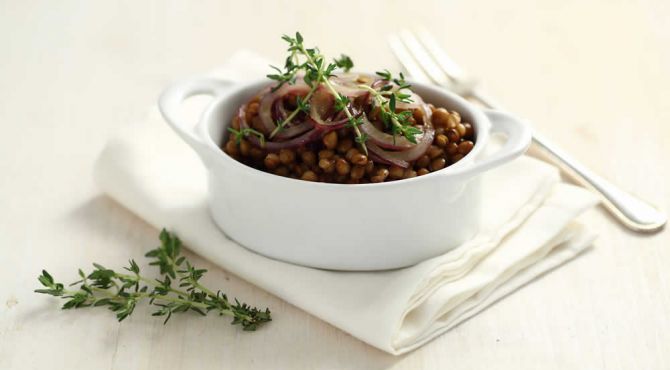 Baby lentils with red onion and thyme