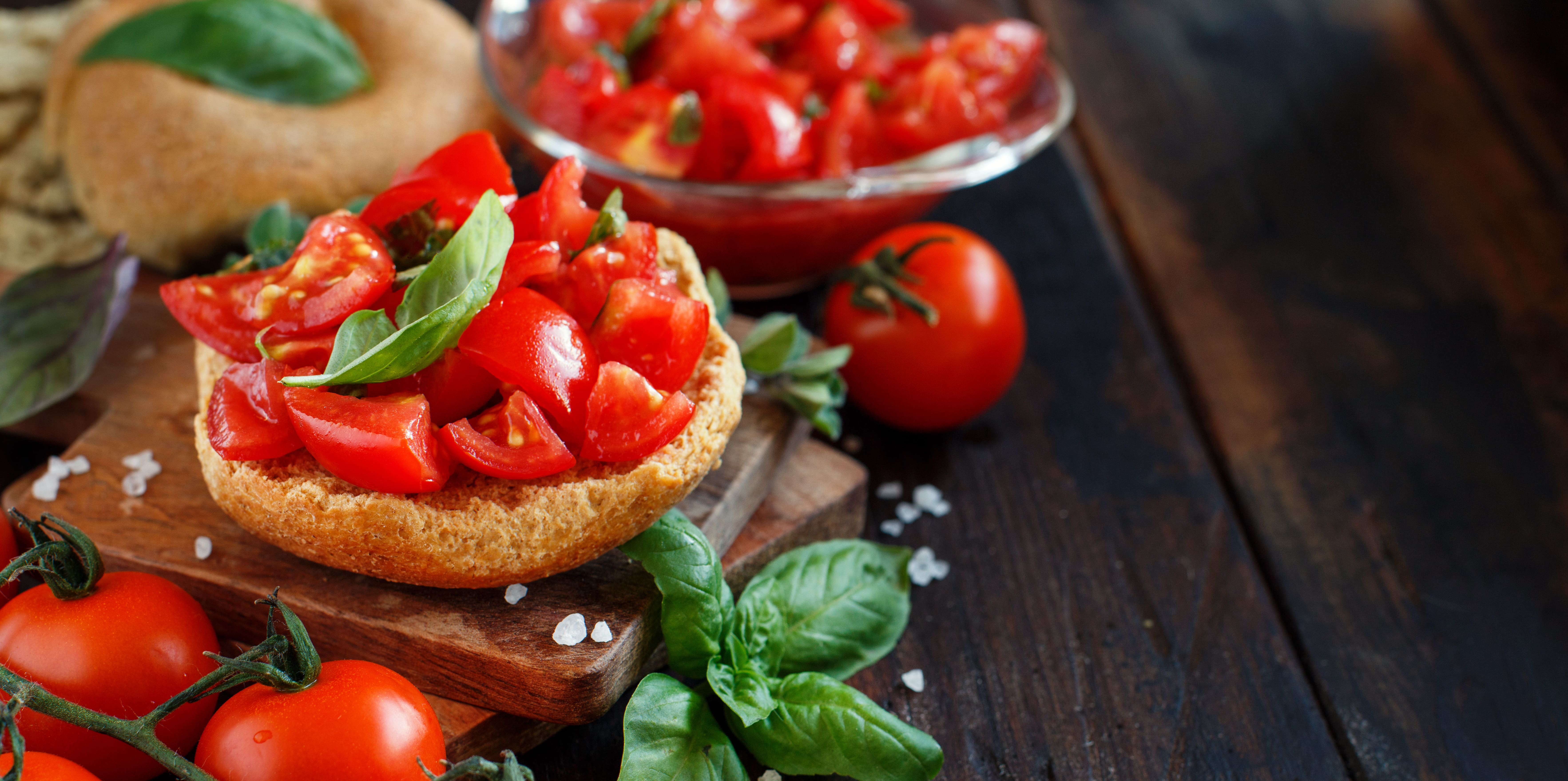 Preparare Una Perfetta Frisella Con Il Pomodoro Leggera E Rinfrescante Valfrutta Magazine Preparare Una Perfetta Frisella Con Il Pomodoro Leggera E Rinfrescante Valfrutta Magazine